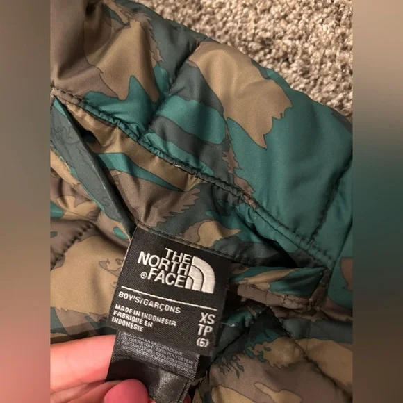 The North Face Green and Brown Puffer Jacket - Picture 3 of 5
